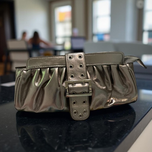 Vintage Y2K metallic adjustable buckle clutch, evening bag fits Large IPHONE ❤️ - Picture 1 of 5